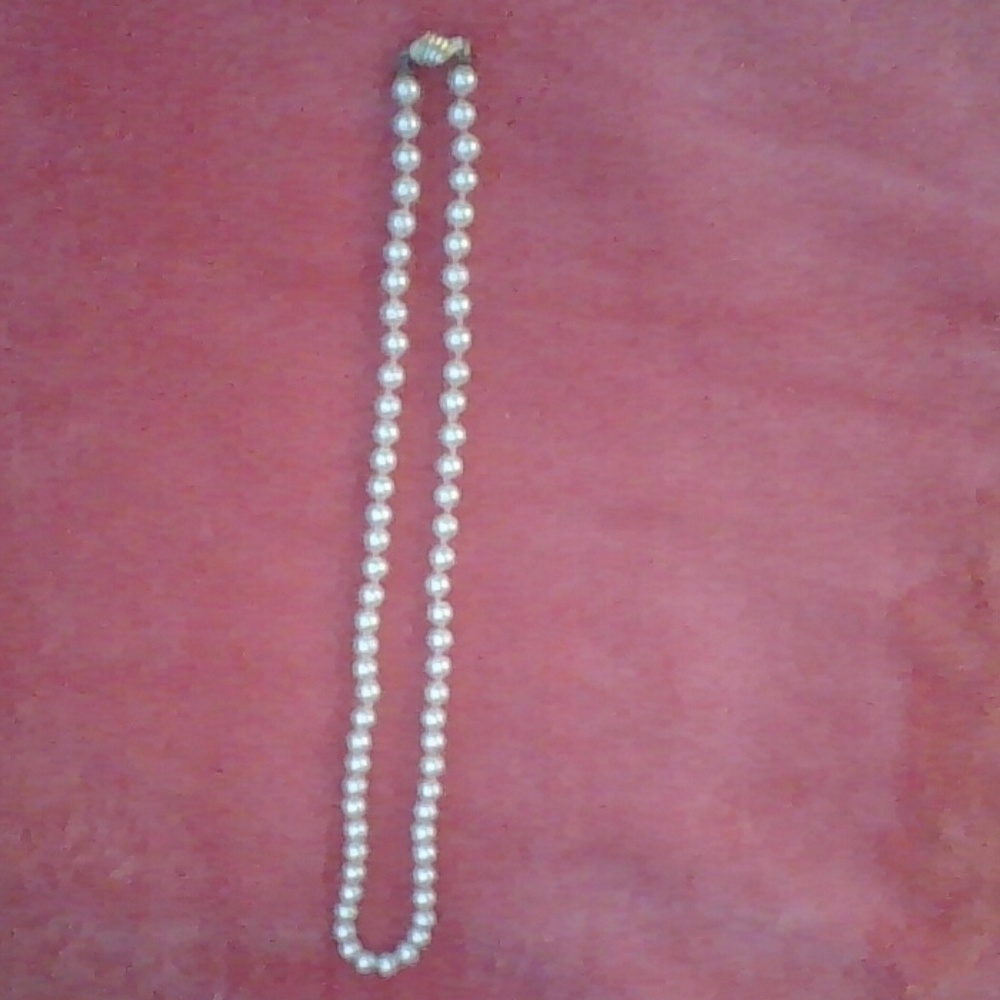 A pearl necklace